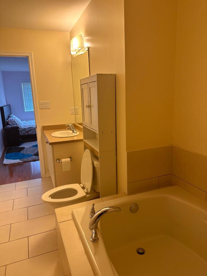 Cmoney Beautiful Home 2 Brampton Exteriör bild
